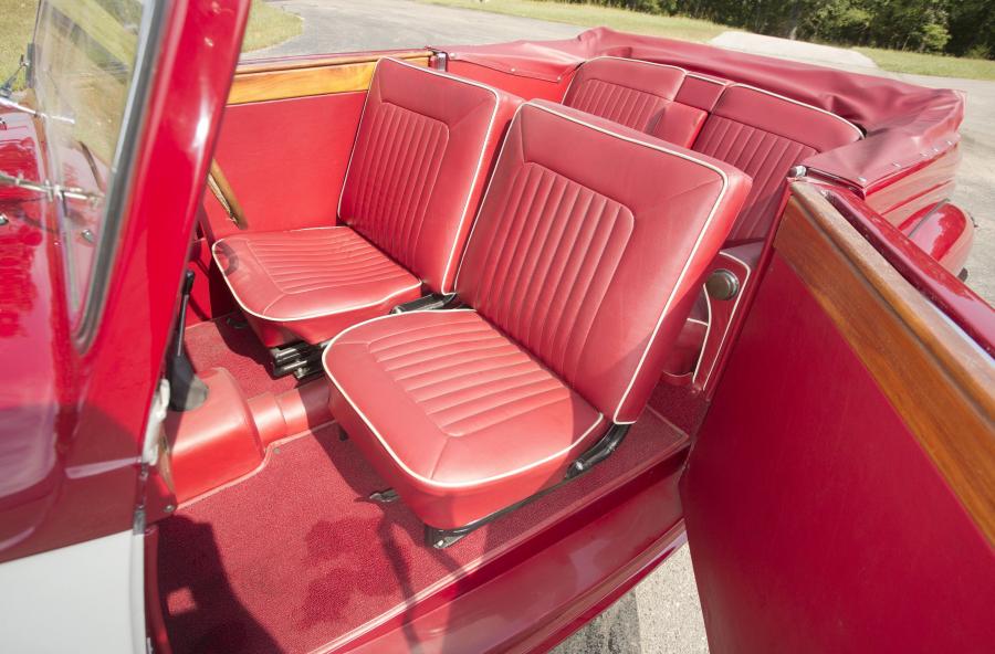 Интерьер Alvis TA21 Drophead Coupe by Tickford 1952 года  (фото 14 из 20)